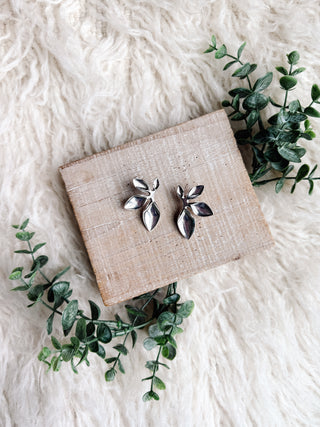 Leona Leaf Stud Earrings – Silver