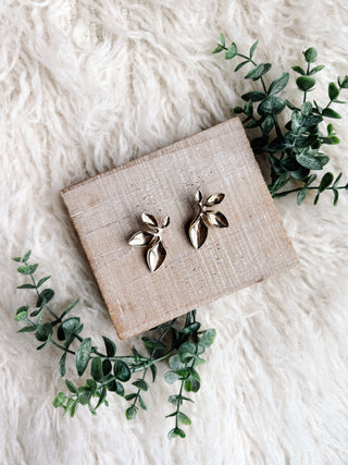 Leona Leaf Stud Earrings – Gold